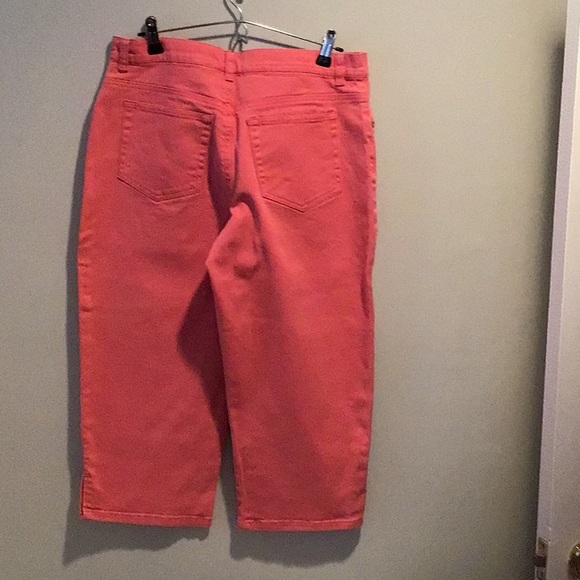 Sonoma Coral Stretch Capri Pants Size 8 Front/Back Pockets Zipper/Button Front - Picture 2 of 3